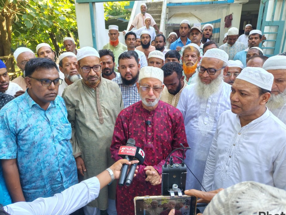 কুতুবদিয়া-পেকুয়া ঘাট পারাপারে যাত্রী নিরাপত্তা নিশ্চিতের দাবী জানালেন - সাবেক এমপি আলমগীর ফরিদ 