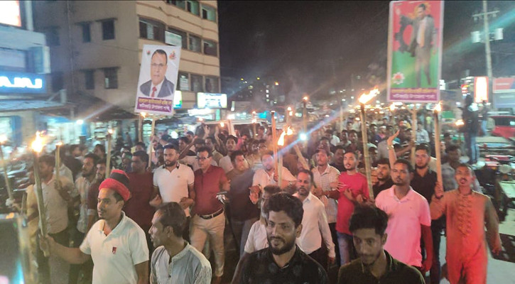 ফটিকছড়িতে বিএনপির প্রার্থী পরিবর্তনের দাবিতে মানববন্ধন ও মশাল