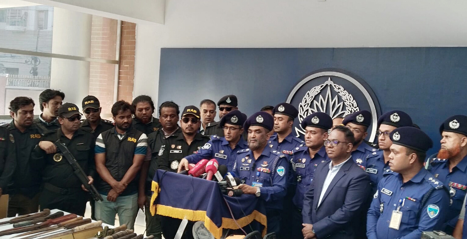 রাউজানে যৌথ অভিযান: এবার মিলল বিপুল অস্ত্র-গুলি, গ্রেপ্তার ৫