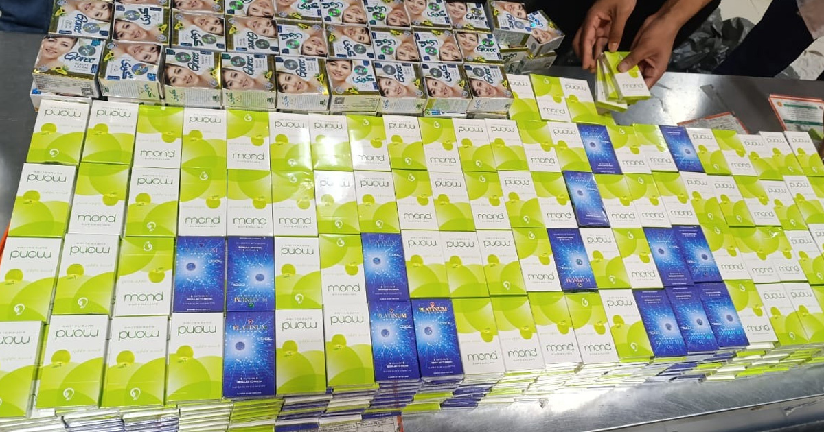 চট্টগ্রাম বিমানবন্দরে বিপুল পরিমাণ সিগারেট ও নিষিদ্ধ ক্রিম জব্দ