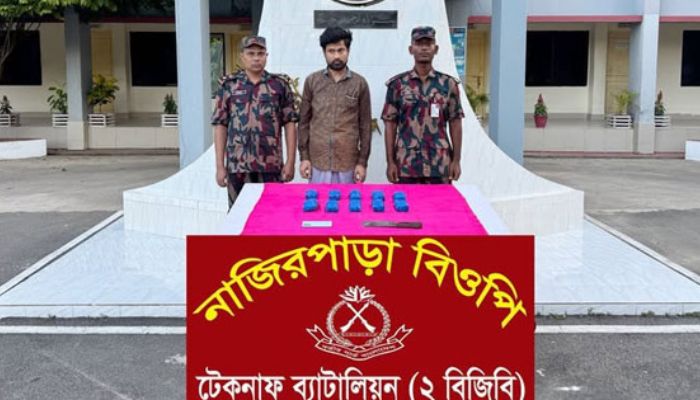 টেকনাফে ২০ হাজার ইয়াবাসহ এক যুবক গ্রেপ্তার