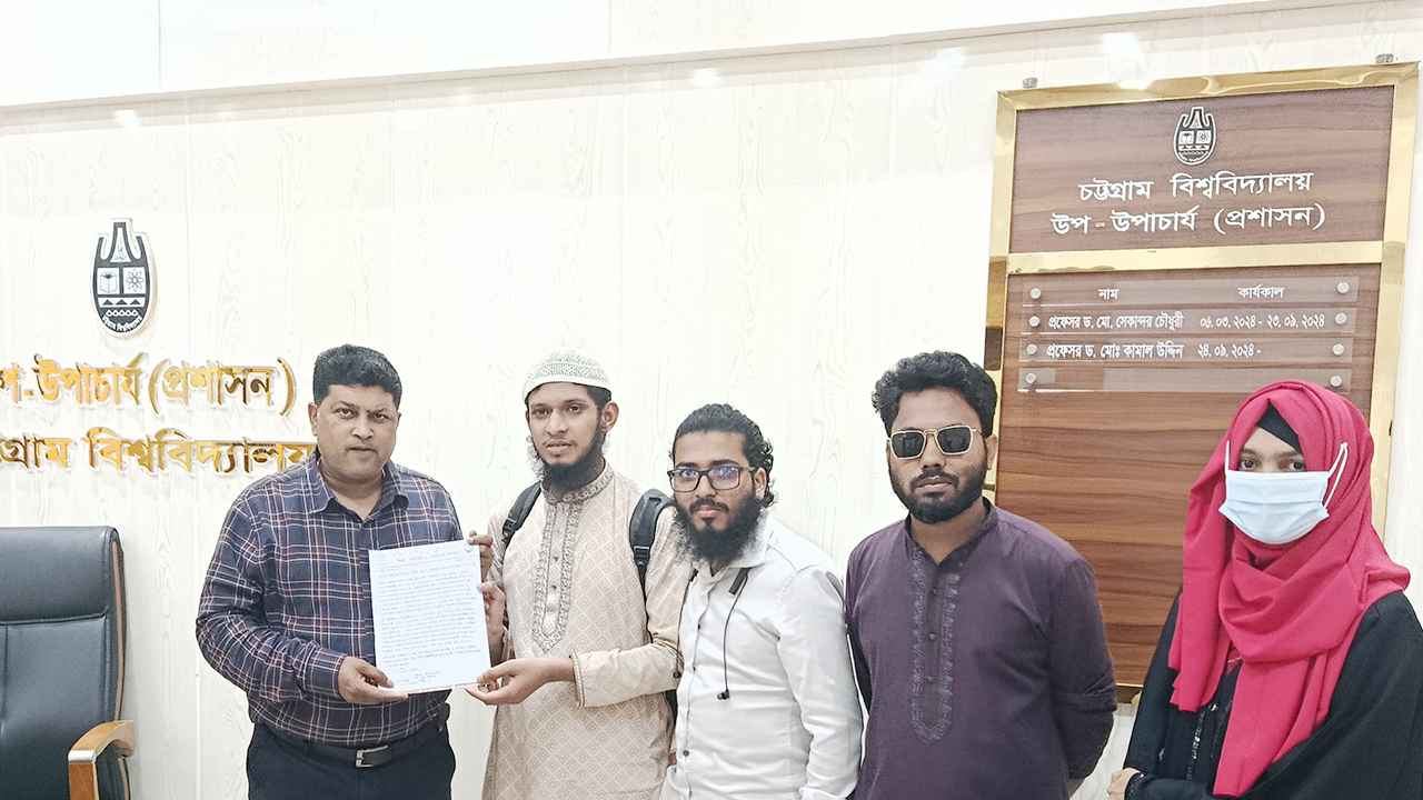 চবির শাটল ট্রেনে ছাত্রীদের জন্য সংরক্ষিত বগির দাবি