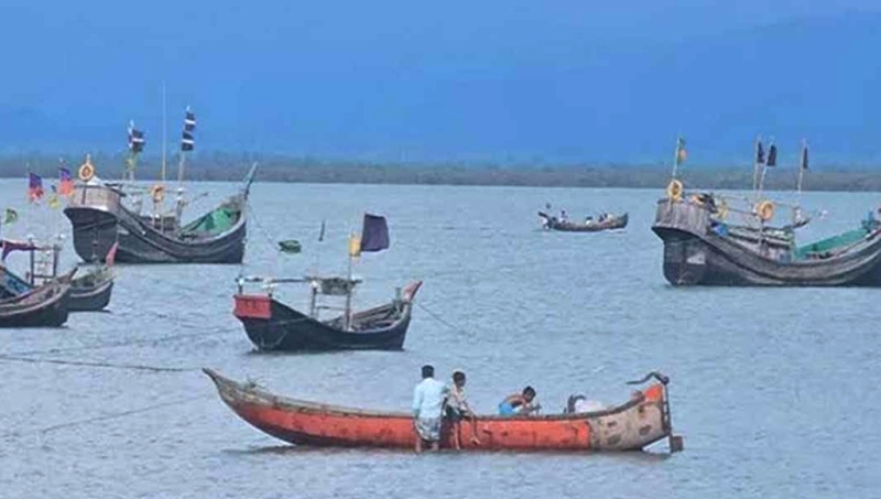 বঙ্গোপসাগর থেকে ১২ বাংলাদেশিকে ধরে নিয়ে গেছে আরাকান আর্মি