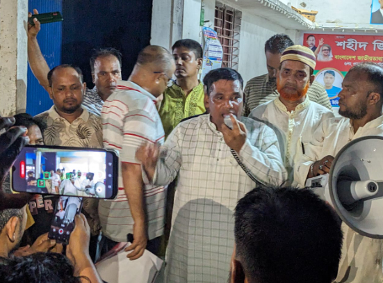 মোঃ সরওয়ার উদ্দীন সেলিম এর নেতৃত্বে মিরসরাইয়ে  রাষ্ট্র কাঠামো মেরামতের ৩১ দফার লিফলেট বিতরণ