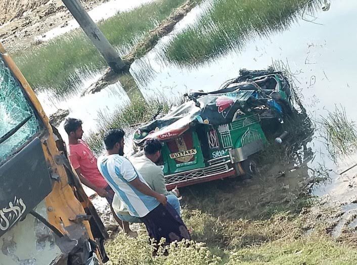 টেকনাফে ট্রাক-সিএনজি মুখোমুখি সংঘর্ষে দুইজন নিহত 