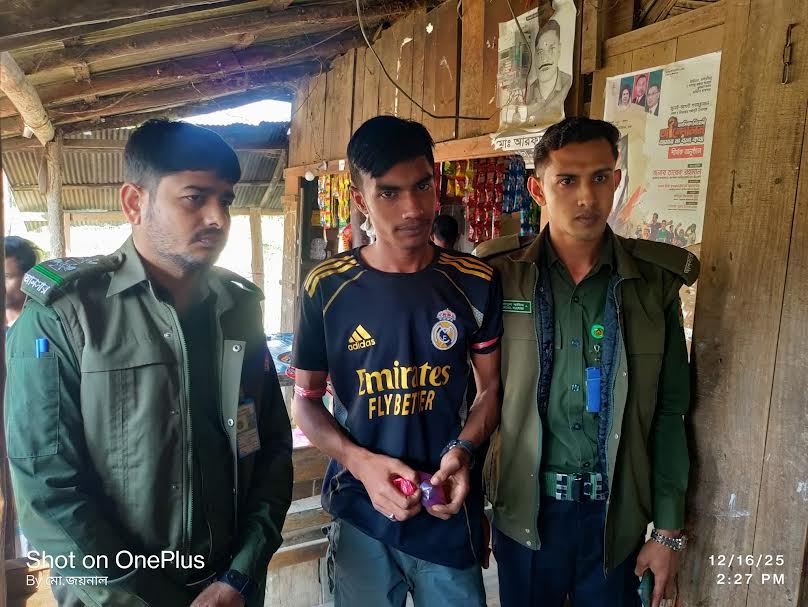 আলীকদমে আনসার ও ভিডিপির বিশেষ অভিযানে ৩৬০ পিস ইয়াবাসহ এক যুবক আটক