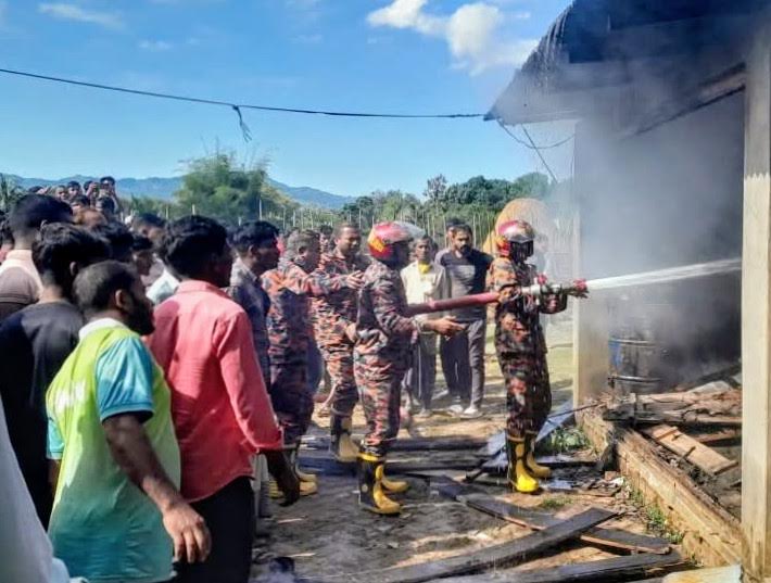 আলীকদমে গরু বাজার সংলগ্ন টিনসেড মার্কেটে অগ্নিকাণ্ড, ক্ষয়ক্ষতি প্রায় সাত লাখ টাকা