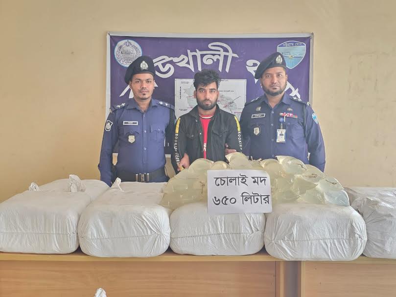 রাঙামাটিতে ৬৫০ লিটার চোলাই মদভর্তি গাড়িসহ আটক-১