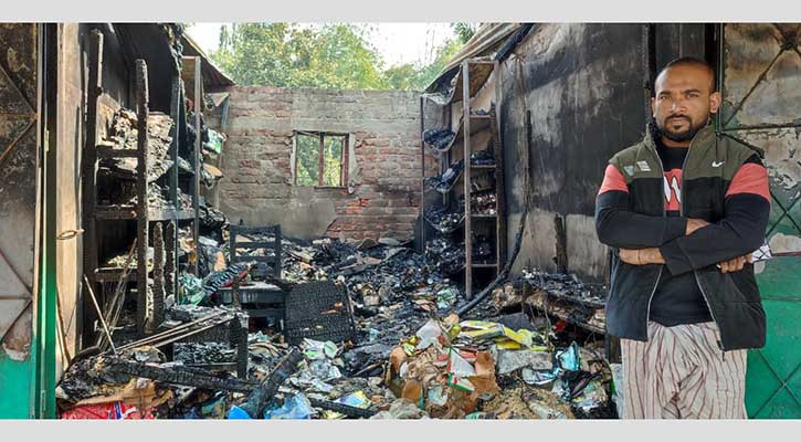 ফটিকছড়িতে তিন দোকান পুড়ে ছাই, শত্রুতার অভিযোগ