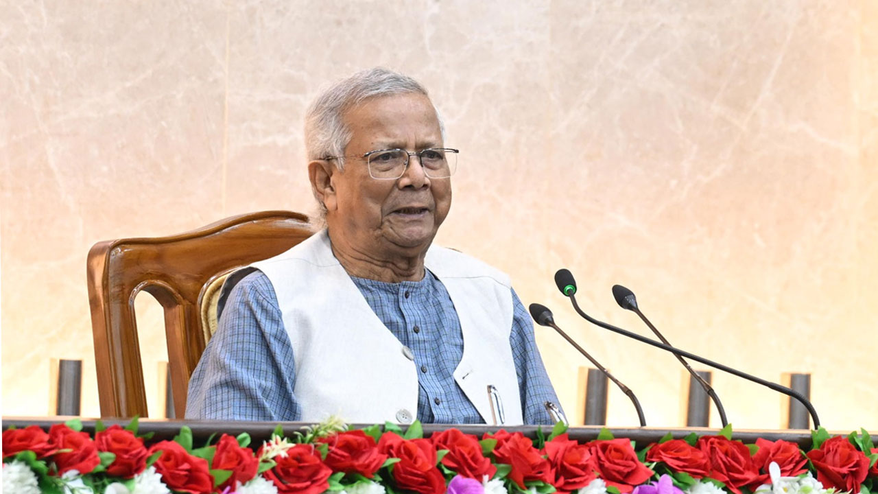 অতীতের ‘তামাশার নির্বাচন’ থেকে বেরিয়ে দৃষ্টান্ত স্থাপনের আহ্বান : প্রধান উপদেষ্টা