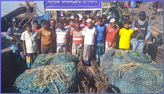 বাঁশখালীতে আটক আর্টিসানাল ট্রলিং বোটসহ ১৮ জেলে 