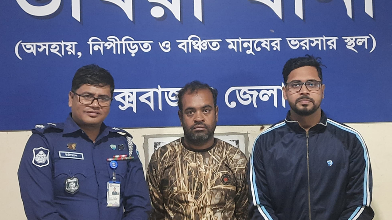 কৌশলে প্রকাশ্যে স্বর্ণ চুরি, ধরা পড়ল চোর