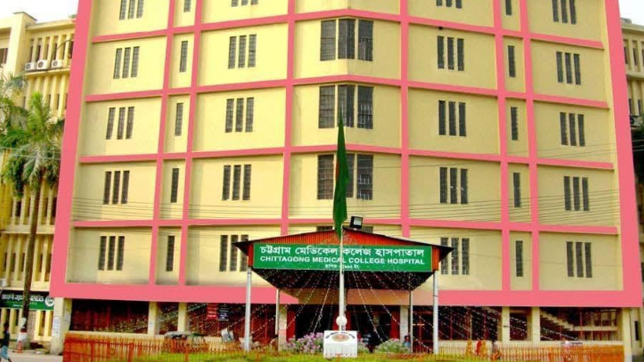 ছেলেকে কোলে নিয়ে পুকুরে ঝাঁপ দেওয়া অগ্নিদগ্ধ সেই মায়ের মৃত্যু  