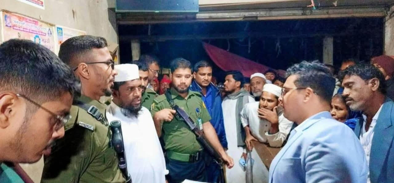 মহেশখালীতে খাদ্যবান্ধব কর্মসূচির কার্ডে টাকা আদায়! ডিলারকে ২ মাসের কারাদণ্ড দিয়েছে ভ্রাম্যমাণ আদালত