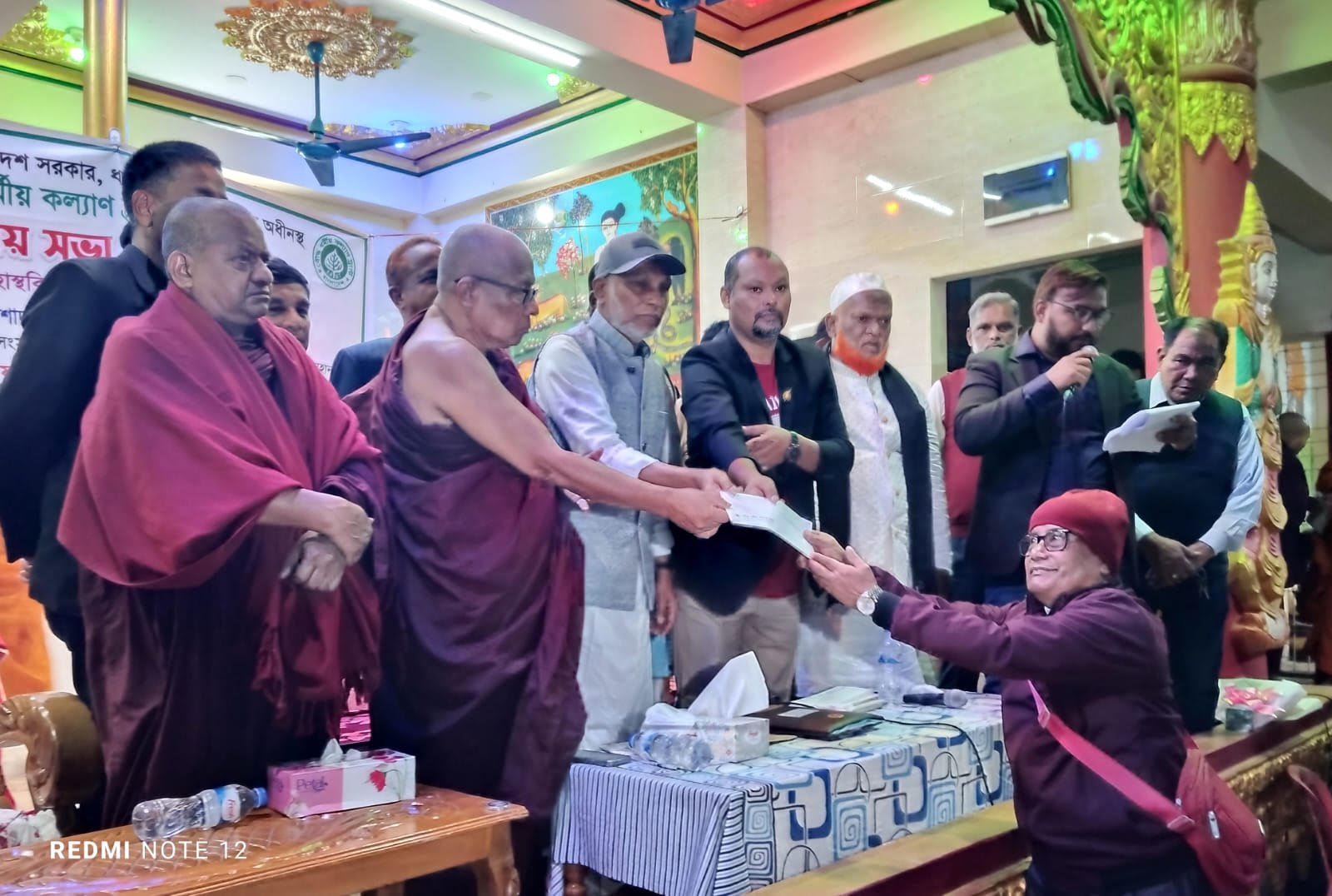 বোয়ালখালীতে বৌদ্ধ ধর্মীয় কল্যাণ ট্রাস্টের উদ্যোগে ৩২ টি চেক বিতরণ 