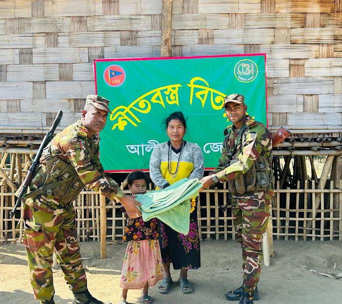 আলীকদমে সেনা জোনের উদ্যোগে প্রত্যন্ত পাহাড়ি জনগোষ্ঠীর মাঝে শীতবস্ত্র বিতরণ