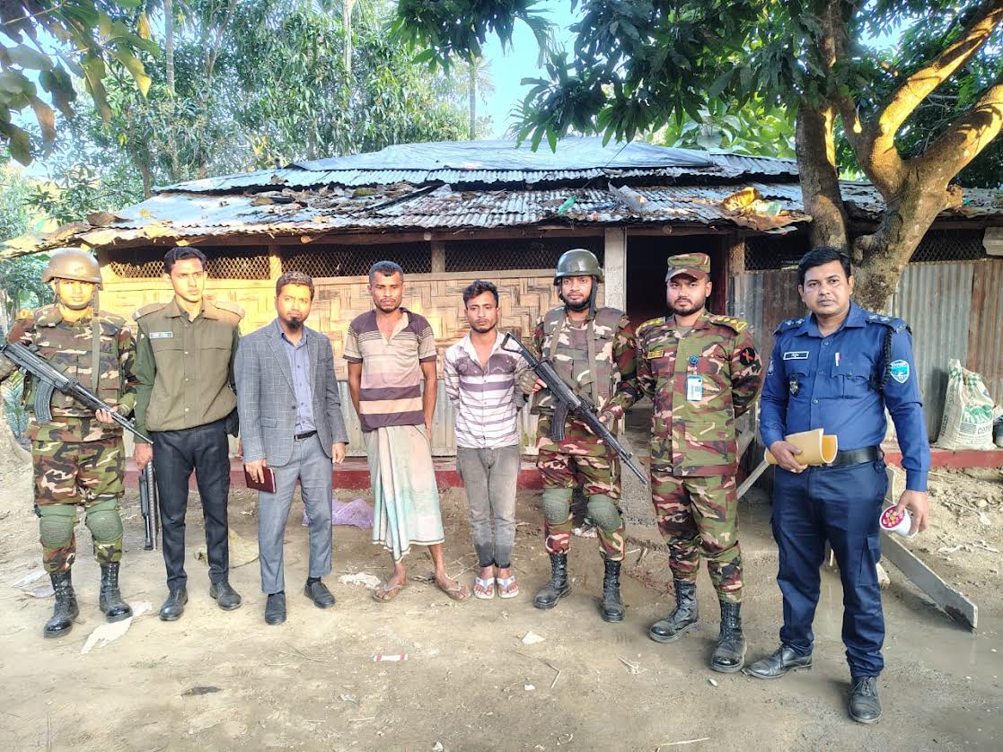 আলীকদমে সেনা জোন ও উপজেলা প্রশাসনের যৌথ অভিযানে মাদকসহ তিনজন গ্রেফতার