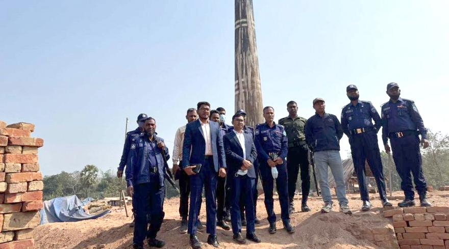 ইটভাটার কার্যক্রম বন্ধ করে ২ লাখ টাকা জরিমানা