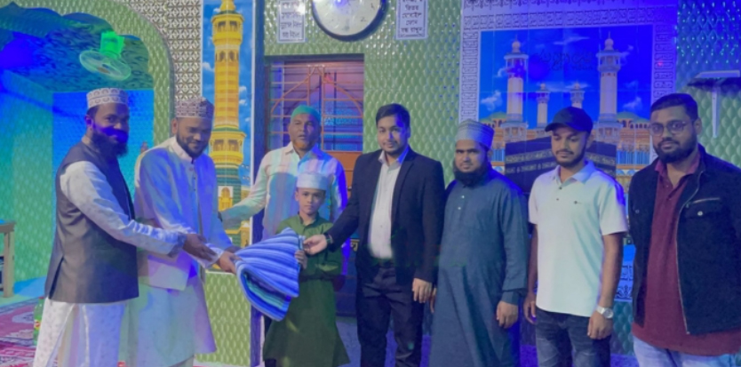 মাজারের এতিমখানা ও হেফজখানায় শীতবস্ত্র বিতরণ করলেন হাবীব আজম