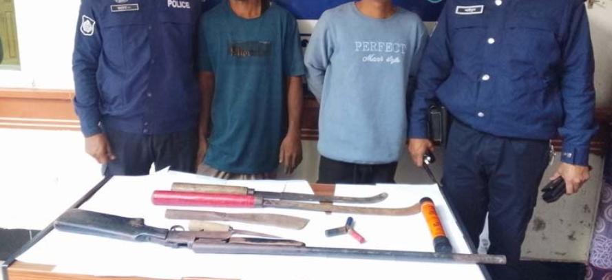 খড়ের গাদা থেকে একনলা বন্দুক-গুলিসহ দেশীয় অস্ত্র উদ্ধার, গ্রেপ্তার দুই