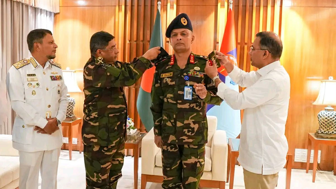 সশস্ত্র বাহিনী বিভাগের নতুন পিএসও লেফটেন্যান্ট জেনারেল মীর মুশফিকুর