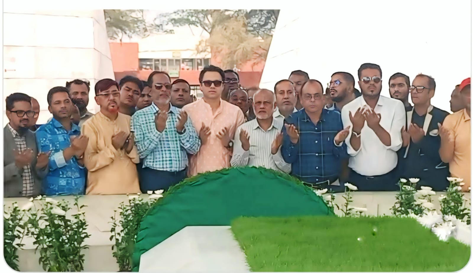 জিয়াউর রহমান-খালেদা জিয়ার সমাধিতে শ্রদ্ধা নিবেদন করলেন সাঈদ আল নোমান