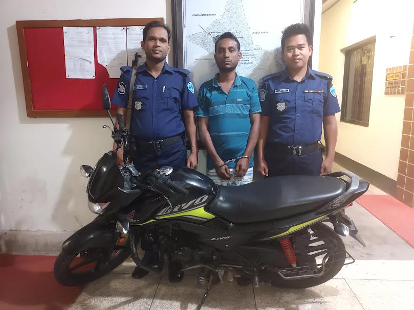 রাঙ্গামাটিতে পুলিশের বিশেষ অভিযানে চোরাইকৃত মোটরসাইকেল উদ্ধার, আটক ১