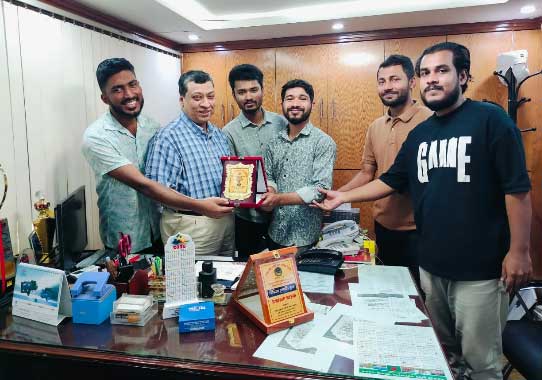 সি বি এম গ্রুপের পরিচালকের সঙ্গে কবি নজরুল কলেজ ছাত্রকল্যাণের সৌজন্য সাক্ষাৎ ও সম্মাননা প্রদান