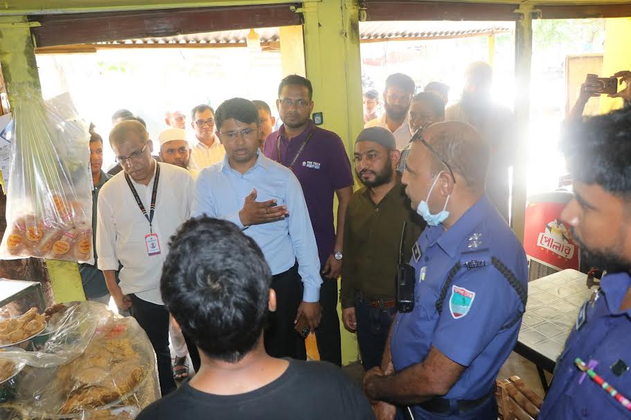 আইআইইউসি ক্যাম্পাস সংলগ্ন বিভিন্ন রেস্তোরাঁয় ভ্রাম্যমাণ আদালতের অভিযান
