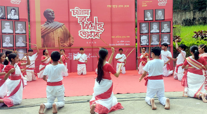 ‘পুঁজিবাদের পেছনে ছুটতে গিয়ে ইতিহাস ভুলতে বসেছি’