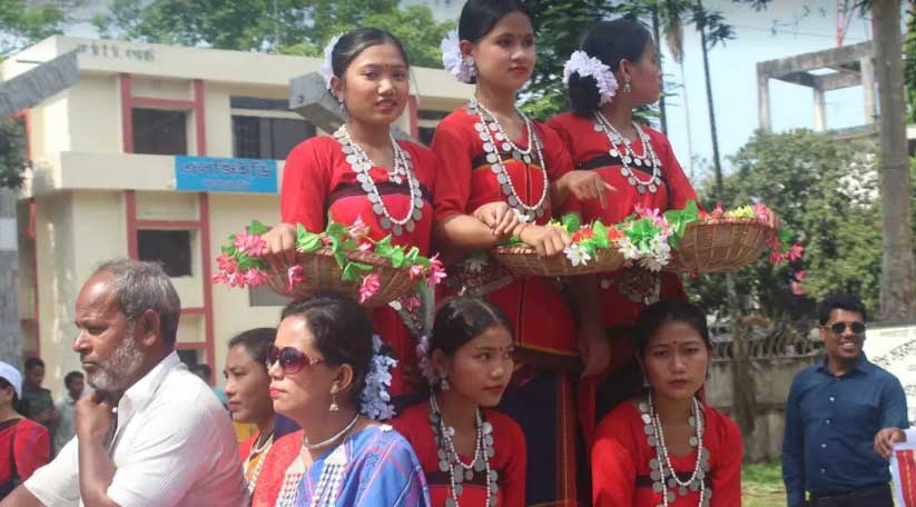 পাহাড়ে উৎসবের আমেজ, রঙ ছড়াচ্ছে বৈসাবি