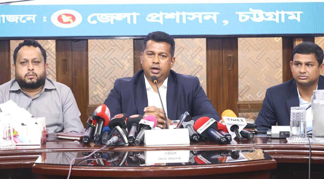 স্বচ্ছতা ও জবাবদিহিতায় চট্টগ্রাম  জেলা প্রশাসকের ৬ মাসপূর্তি 
