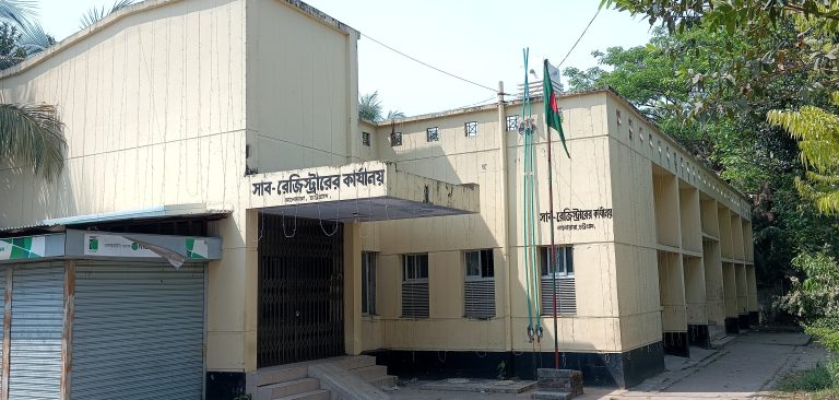  আনোয়ারায় দলিল প্রতি ঘুষ বাণিজ্যের অভিযোগ সাব রেজিস্ট্রারের বিরুদ্ধে, দুদকের হস্তক্ষেপ কামনা
