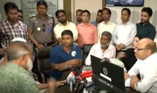 ‘বাপকে বিশ্বাস করি নাই, আপনাদের বিশ্বাস করে টাকা দিছি’