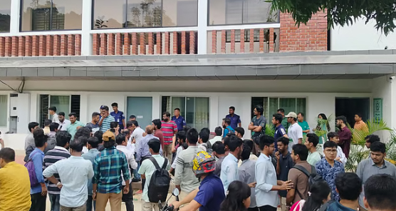 রাঙামাটি বিজ্ঞান ও প্রযুক্তি বিশ্ববিদ্যালয়ের উপাচার্যের পদত্যাগের দাবিতে কার্যালয়ে তালা ছাত্রদলের
