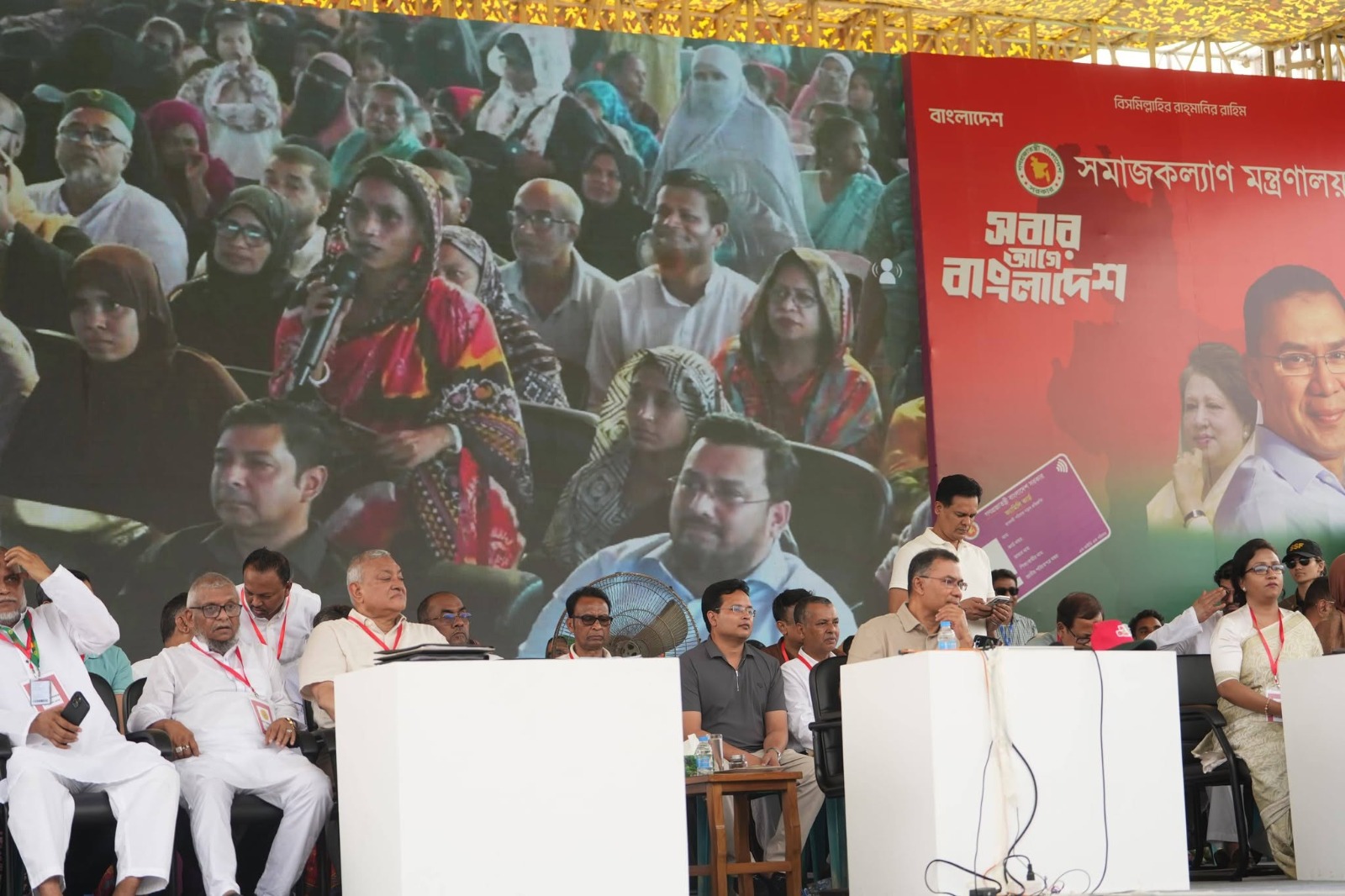 হাটহাজারীতে ফ্যামিলি কার্ড বিতরণ কর্মসূচির অনুষ্ঠানে প্রধানমন্ত্রী প্রতি কৃতজ্ঞতা প্রকাশ  