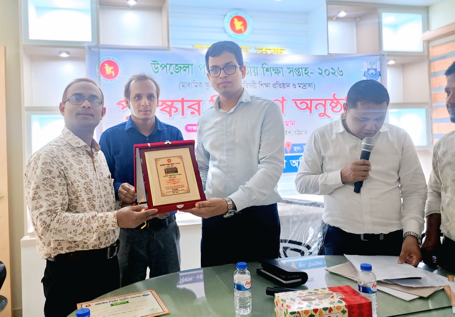 চন্দনাইশে জাতীয় শিক্ষা সপ্তাহে শ্রেষ্ঠ মাধ‍্যমিক শিক্ষা প্রতিষ্ঠান খানদীঘি বহুমুখী উচ্চ বিদ্যালয় 