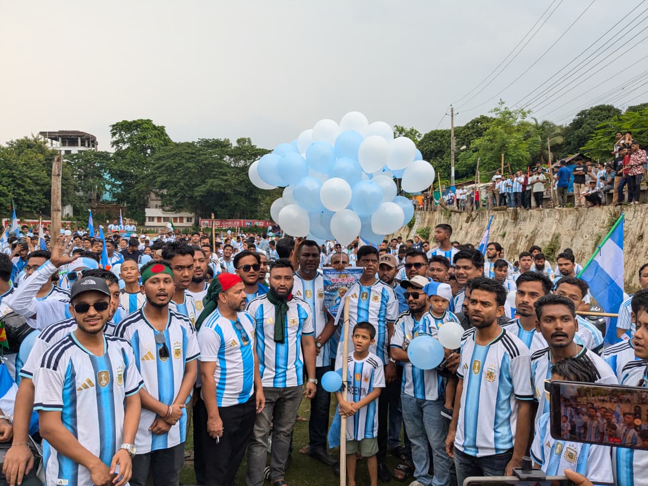বিশ্বকাপ উন্মাদনায় রাঙ্গামাটিতে আর্জেন্টিনা সমর্থকদের বর্ণাঢ্য মোটর শোভাযাত্রা