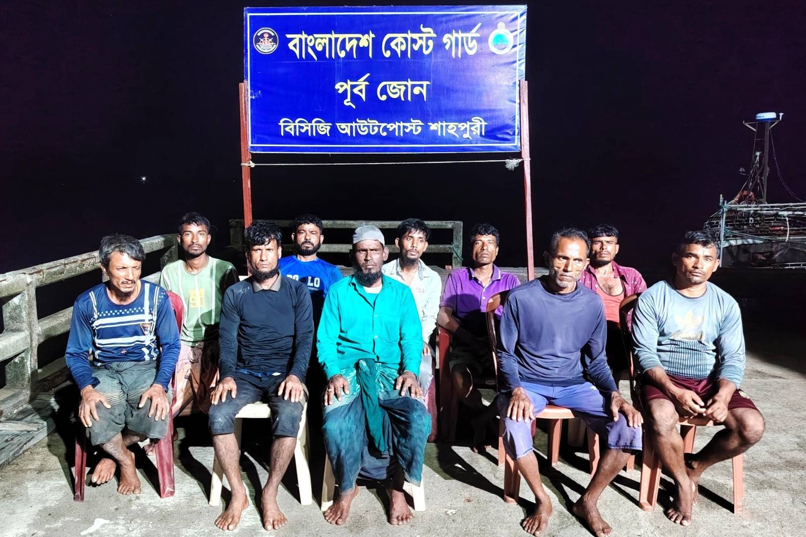 সেন্ট মার্টিনের গভীর সমুদ্রে ভাসতে থাকা ফিশিং বোটসহ ১০ জেলেকে উদ্ধার