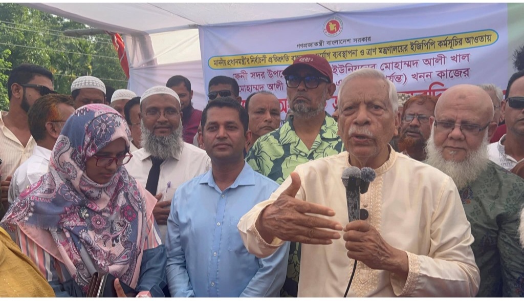 ফেনীর শর্শদিতে খাল খনন কাজের উদ্বোধন করলেন এমপি জয়নাল আবেদীন