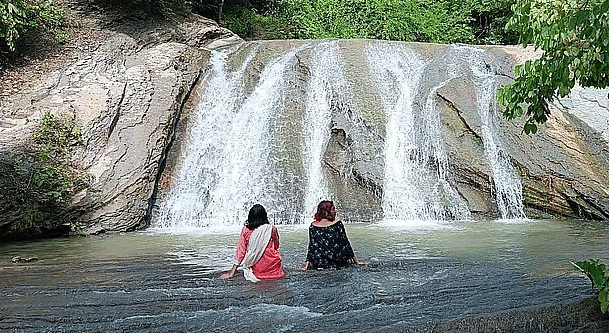 বর্ষায় প্রাণ ফিরেছে মিরসরাইয়ের ঝরনাগুলোতে, ভ্রমণে মাথায় রাখতে হবে যে ঝুঁকির কথা