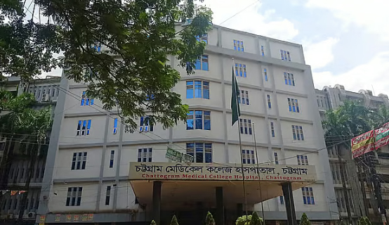 চট্টগ্রামে ইন্টার্ন চিকিৎসকদের অনির্দিষ্টকালের কর্মবিরতি শুরু