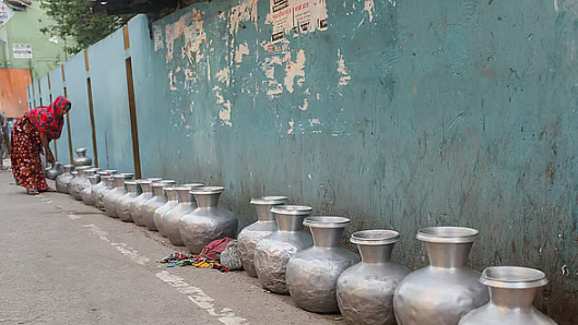 ‘মাস শেষে বিল দিচ্ছি, পানি পাই না এক দিনও’