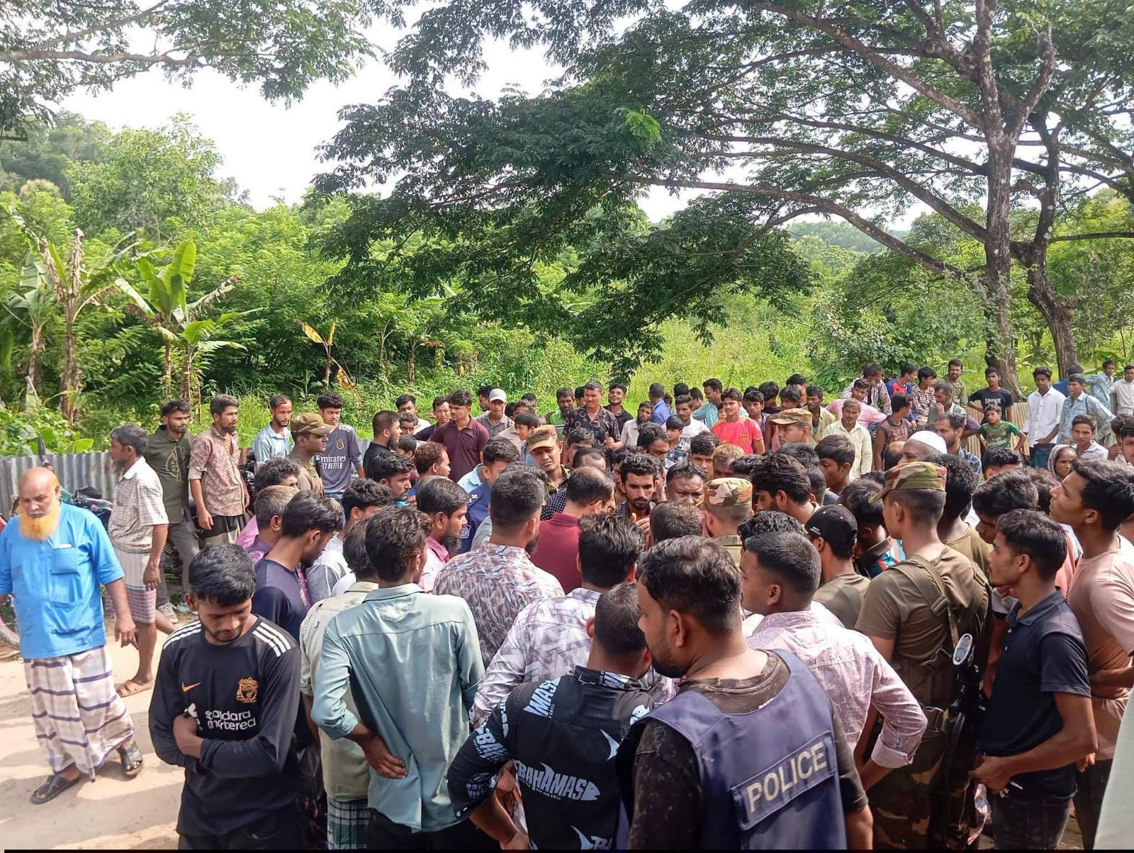 লামায় কোয়ান্টামের বৃদ্ধাশ্রমের জায়গা নিয়ে সালিশে রক্তক্ষয়ী সংঘর্ষ, অবরুদ্ধদের উদ্ধারে সেনা-পুলিশ