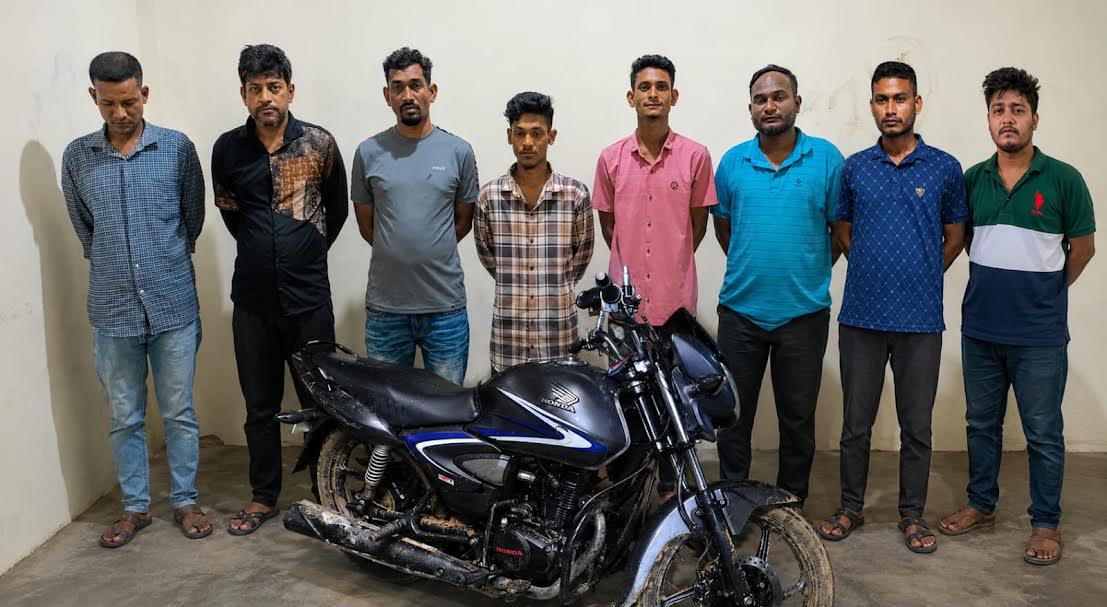 এলাকাবাসীর স্মারকলিপির একদিন পরই অভিযান : রাঙামাটিতে ১৪ মামলার পলাতক দিপুসহ গ্রেপ্তার ৮,ইয়াবা ও চোরাই মোটরসাইকেল উদ্ধার