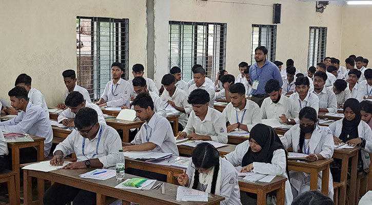 এইচএসসি: চট্টগ্রাম বোর্ডে প্রথম দিনে অনুপস্থিত ১৩৪০ পরীক্ষার্থী