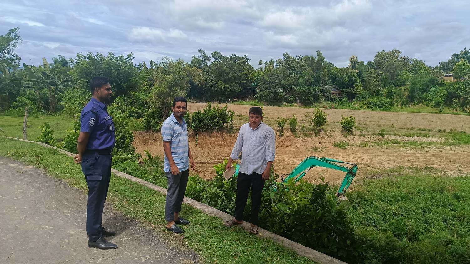 আলীকদমে অবৈধ মাটি কাটার বিরুদ্ধে ভ্রাম্যমাণ আদালতের অভিযান, ৫০ হাজার টাকা জরিমানা 