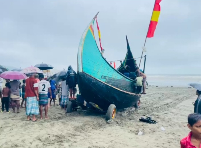 সাগরে ইঞ্জিন বিকল হওয়া ট্রলার ৩১ ঘণ্টা পর ৬ জেলেসহ ফিরল ঘাটে 