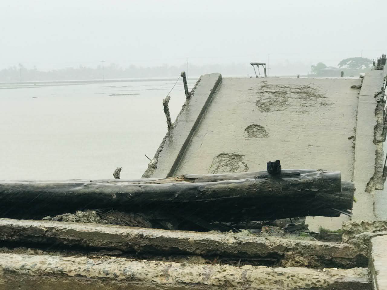 কুতুবদিয়ায় ঝুঁকিপূর্ণ শাহজীর পাড়ার ব্রিজ ধসে জনদুর্ভোগ 