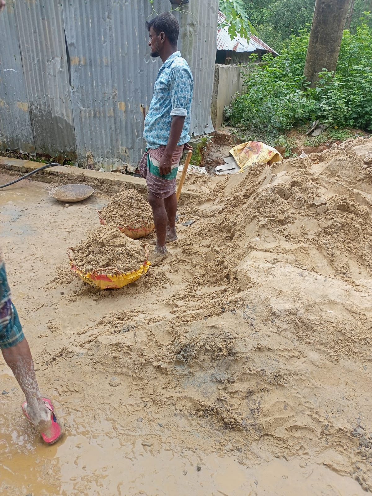  রাঙামাটিতে নিম্নমানের কাজ বন্ধে বাধা, ঠিকাদারের হাতে প্রকৌশলী হেনস্তার অভিযোগ